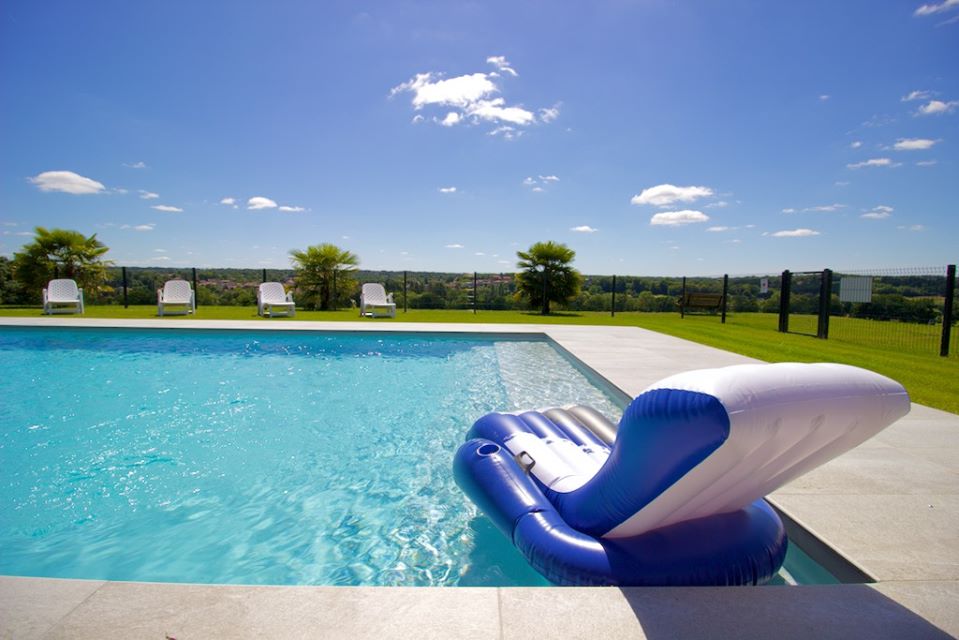 The beautiful pool at VeloGites