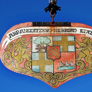 Emblem of Arcangues - Image by DEZALB from Pixabay