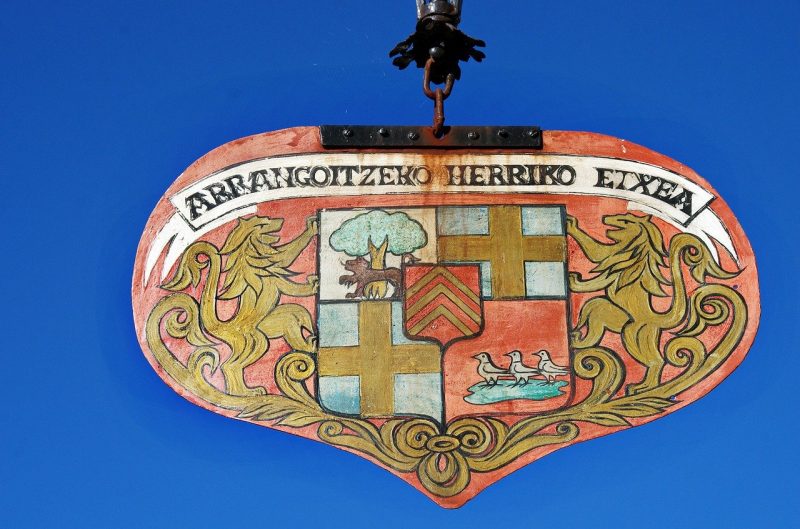 Emblem of Arcangues - Image by DEZALB from Pixabay