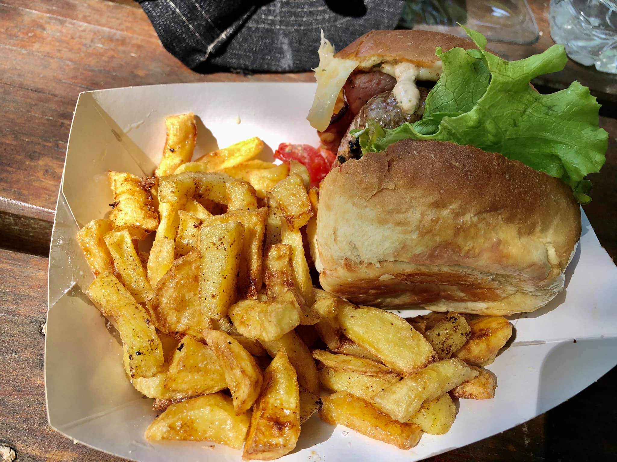 Burger et frites from Patavrap, St Germain de Confolens