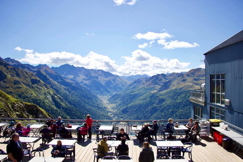 The restaurant at the top of the gondola / ski lift area