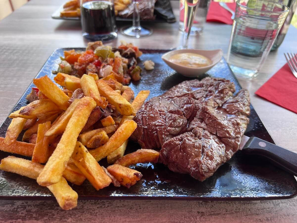 Le Donjon de Bacchus restaurant, Angles sur l'Anglin
