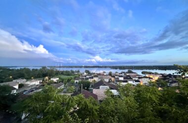 Exploring Bourg-Sur-Gironde North of Bordeaux - Nouvelle-Aquitaine Travel | Voyage