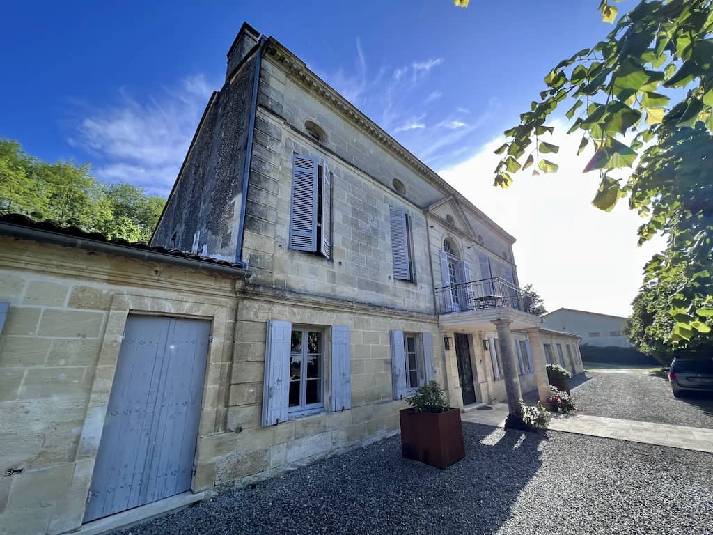 Villa Bacchus, Bourg